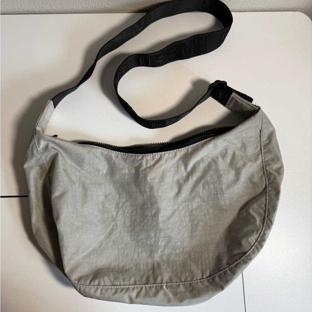 NWT Baggu Crescent Bag Medium - Grey